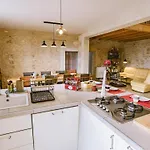 Charmante Maison Avec Piscine Privee Et Jardin A - Fr-1-616-547
