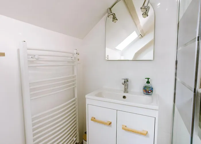 Charmante Maison Avec Piscine Privee Et Jardin A - Fr-1-616-547